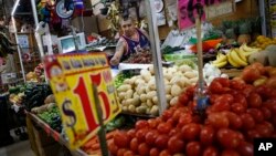 Vendor Luis Alberto Bautista arranges strawberries as he lays out fresh produce at the start of the day in Mercado Medellin, in Mexico City, Feb. 2, 2017. Mexico is the world’s leading exporter of refrigerators and flat-screen TVs, berries, vegetables and other produce. Mexico reached a new free trade agreement with the European Union on Saturday.