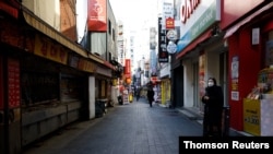 23일 신종 코로나바이러스 감염이 확산되고 있는 서울의 한 상가가 한산한 모습이다.