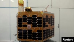 Satelit "Chamran-1" terlihat di lokasi yang tidak diungkapkan di Iran, 14 September 2024.