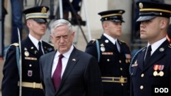 Menteri Pertahanan Amerika James Mattis di Pentagon, Arlington, Virginia, 27 April 2018 (Foto: dok).