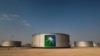 Tangki minyak bermerek di fasilitas minyak Saudi Aramco di Abqaiq, Arab Saudi, 12 Oktober 2019. (Foto: REUTERS/Maxim Shemetov)