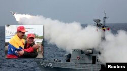 Un misile Otomat Mk2 es lanzado por un barco desde la isla de La Ochila. En la foto inserta, el presidente Nicolás Maduro y Diosdado Cabello celebran el lanzamiento.