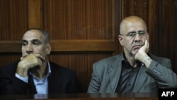 Sayed Mansour Mousavi (L) and Ahmad Abolfathi Mohammed listen to court preceeding before being sentenced to life in prison on terror-related charges, during their trial in Nairobi, May 6, 2013.