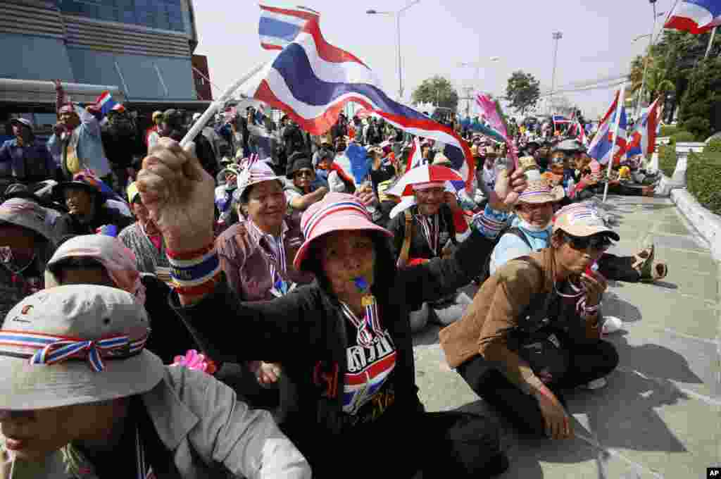Anti-government protesters rally in Bangkok, Jan. 22, 2014. 