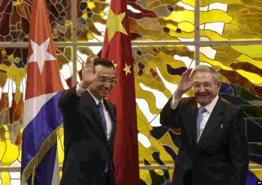 2016年9月24日，中国总理李克强和古巴主席劳尔&middot;卡斯特罗在古巴哈瓦那的革命宫