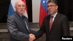 Los cancilleres de Paraguay, Eladio Loizaga, y de Venezuela, Elías Jaua, al hacer el anuncio en Asunción.