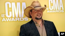 Jason Aldean arrives at the 46th Annual Country Music Awards at the Bridgestone Arena in Nashville, Tennessee, Nov. 1, 2012. 