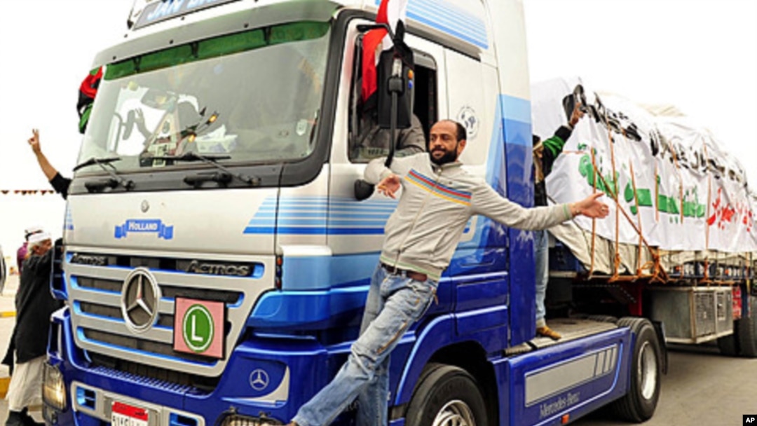A man stands on a truck loaded with humanitarian aid from abroad in Benghazi, March 15, 2011 (file photo)