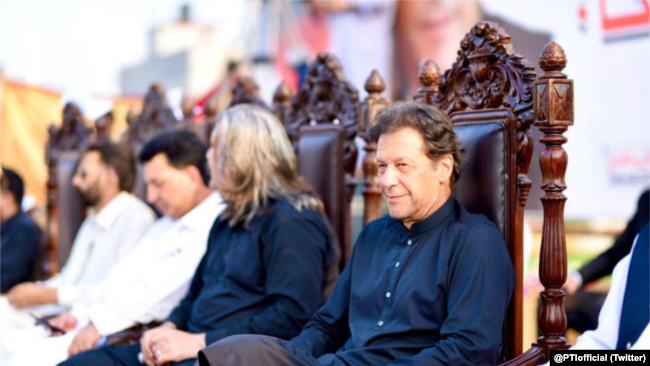 وزیرِ اعظم عمران خان نے بھی کشمیر میں جلسوں سے خطاب کیا تھا۔