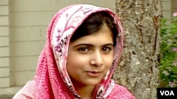 Malala Yousafzai, aktivis remaja Pakistan yang ditembak Taliban pekan lalu (Foto: dok). Keluarga kerajaan Uni Emirat Arab merencanakan akan mengirim ambulans udara untuk menjemput Malala apabila tim dokter Pakistan memutuskan untuk membawanya berobat ke luar negeri. 