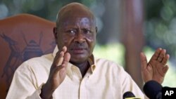 Uganda's President Yoweri Museveni talks during a news conference at the Nakasero State Lodge in the capital Kampala, Uganda, October 16, 2011.