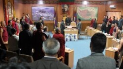 སྐབས་བཅོ་ལྔ་པའི་སྤྱི་འཐུས་ལྷན་ཚོགས་ཀྱི་གྲོས་ཚོགས་ཚོགས་དུས་མཐའ་མ་དབུ་འཛུགས་གནང་བ།