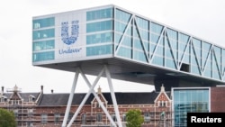 Kantor pusat Unilever di Rotterdam, Belanda, 21 Agustus 2018. (Foto: REUTERS/Piroschka van de Wouw)