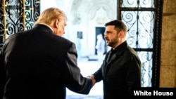 دونالد ترامپ رئیس‌جمهوری ایالات متحده و ولودیمیر زلنسکی رئیس‌جمهوری اوکراین