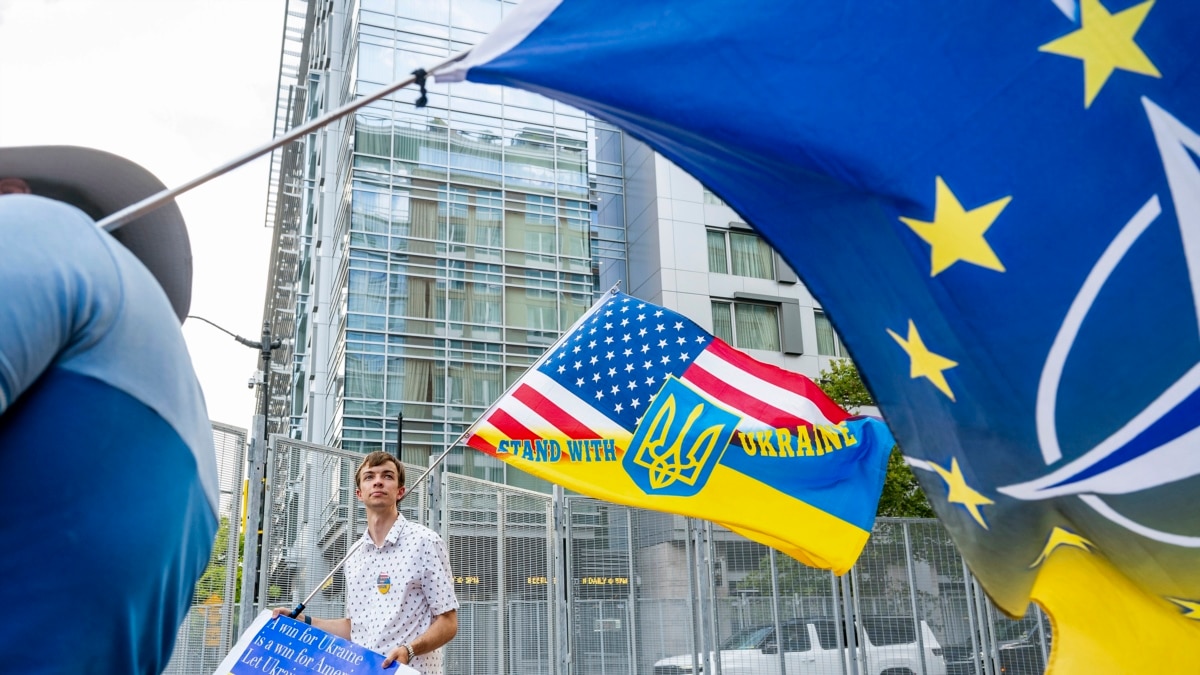 NATO Dinilai 'Harus Berbuat Lebih dari Sekadar Membantu Ukraina Tetap Berjuang’