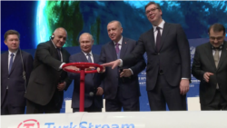 8일 터키를 방문한 블라디미르 푸틴 러시아 대통령이 레제프 타이이프 에르도안 터키 대통령과 함께 '터키스트림' 가스관 개통식에 참석했다.