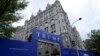 Trump debe vender participación en hotel de Washington