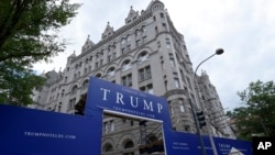 El hotel Trump en Washington D.C. funciona en un renovado edificio histórico del Servicio de Correos en la Avenida Pensilvania, muy cerca de la Casa Blanca.