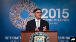 El secretario del Tesoro estadounidense, Jacob Lew, habla durante una conferencia durante las reuniones del FMI y el Banco Mundial en Washington.