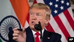 Le président américain Donald Trump lors d'une table ronde à Roosevelt House, le mardi 25 février 2020, à New Delhi, en Inde. (Photo AP / Alex Brandon)