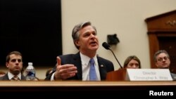 El atentado de Oklahoma City, que mató a 168 personas e hirió a más de 680, sigue siendo el acto más mortal de terrorismo doméstico en la historia moderna de Estados Unidos, comentó el Director del FBI, Christopher Wray.