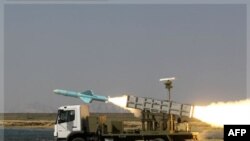 Lansiranje rakete tipa "Nasr" tokom vežbi iranske vojske u blizini Ormuškog moreuza 2. januara 2011.