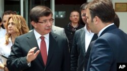 Menteri Luar Negeri Turki Ahmet Davutoglu di Ankara, (24/6). 