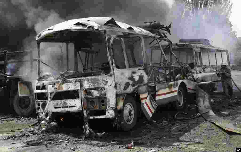 Донецьк. Знищений автобус.
