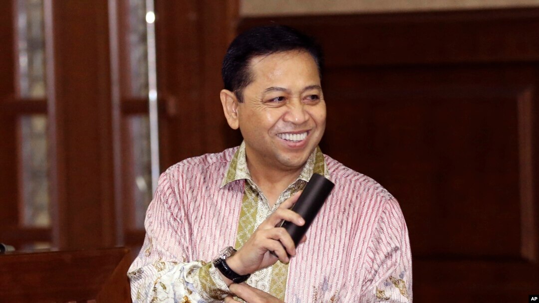 Mantan Ketua DPR RI Setya Novanto, tersenyum saat memasuki ruang sidang setelah jeda istirahat sidang di Pengadilan Tindak Pidana Korupsi, Jakarta, Kamis, 29 Maret 2018.