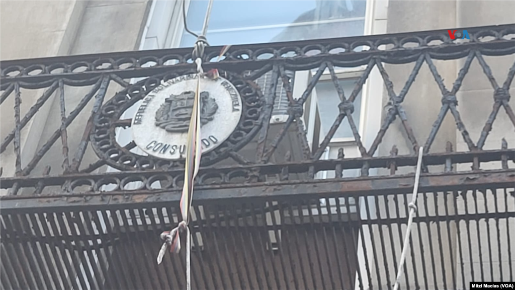 El antes y después del edificio del consulado de venezuela en Nueva York.