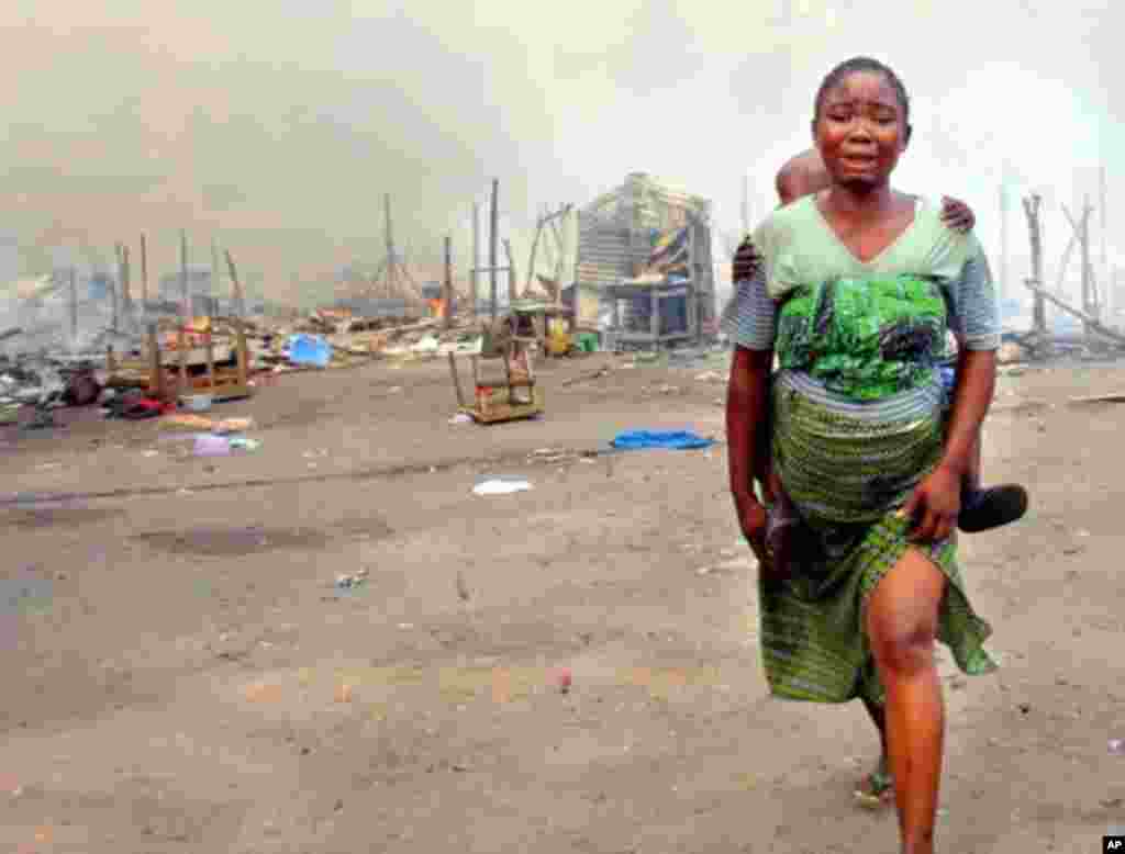A young mother and her baby during the congolese war.