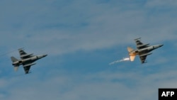 FILE - A U.S.-made F-16 fighter jet (R) launches a flare during the 35th "Han Kuang" (Han Glory) military drill in southern Taiwan's Pingtung county, May 30, 2019. 