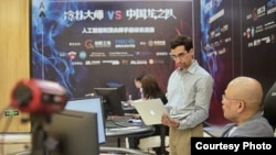 Noam brown, a Ph.D. candidate at Carnegie Mellon University and co-creator of the Lengpudashi AI system, confers with Alan Du, head of the human team in the competition. (Sinovation Ventures)