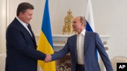 Виктор Янукович и Владимир Путин в резиденции президента России «Бочаров ручей»
