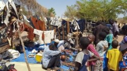 Mopti marala geuelya mounou be cena filaw ani bamanaw ani dogono tie. Photo VOA Bambara Kassim Trore.