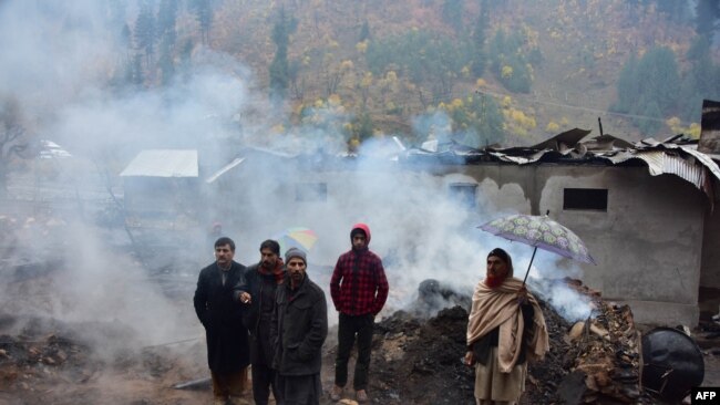 پاکستان اور بھارت کی فوجوں کے درمیان لائن آف کنٹرول پر جھڑپیں ہوتی رہتی ہیں۔