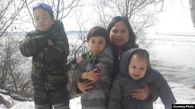 Warga Indonesia, Dewi Loges, bersama ketiga anaknya di Anchorage, Alaska (dok: Dewi Loges)
