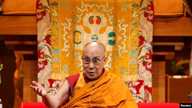 2016年9月17日，西藏流亡精神领袖达赖喇嘛在法国斯特拉斯堡向忠实信徒讲话。