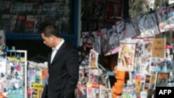 Çinin sabiq rəsmiləri ölkədə söz azadlığına hörmət olunmasına çağırıb