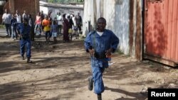 Des policiers à Bujumbura, au Burundi (Reuters)