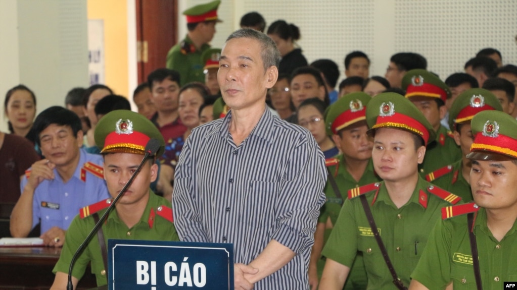 Ông Lê Đình Lượng, 53 tuổi, bị tòa án ở Nghệ An buộc tội "lật đổ chính quyền nhân dân" và bị tuyên án 20 năm tù giam hôm thứ Năm.