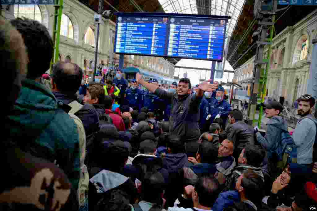 ازدحام پناهجویان موجب تاخیر های طولانی قطارهای بوداپست شده است.&nbsp;
