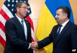 FILE - Ukraine's Defense Minister Stepan Poltorak, right, is greeted by U.S. Secretary of Defense Ash Carter prior to a meeting at NATO headquarters in Brussels, June 15, 2016.