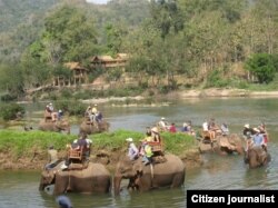 ການຂີ່ຊ້າງຂ້າມນໍ້າ ແລະເລາະໄປໝູ່ບ້ານຕ່າງໆ ໃນຊົນນະບົດລາວ ເປັນການທ່ອງທ່ຽວ ແບບອະນຸລັກທໍາມະຊາດແບບນຶ່ງໃນລາວ