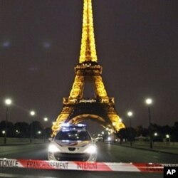 A ribbon which banned access to the Eiffel Tower is seen, in Paris, 28 Sep 2010