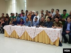 Sejumlah Tokoh Lintas Agama/Kepercayaan dalam Konferensi Pers Mengecam Aksi Terorisme di Selandia Baru di Gedung Kementerian Agama, Jakarta, Rabu (20/3) (Foto: VOA/Ghita).