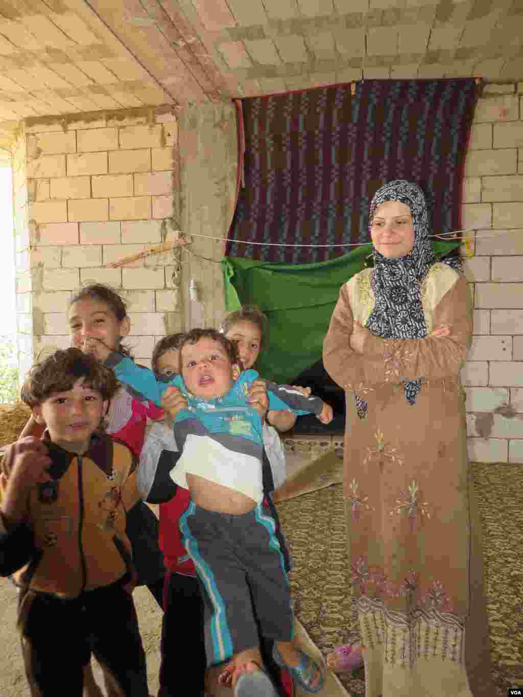 This family fled their home in Damascus last month and say they would rather live here in Lebanon, with no windows or doors to protect them from the wind than risk their lives in Syria,&nbsp;Bekaa Valley, Lebanon,&nbsp;Sept. 4, 2013.&nbsp;Photo: H. Murdock/VOA&nbsp; 