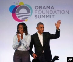 Archivo- El expresidente Barack Obama y su esposa Michelle en la Cumbre de la Fundación Obama. Chicago, 13-10-17.