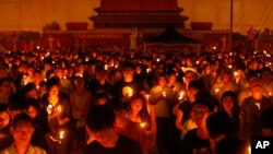 톈안먼 사태 25주년을 맞은 4일, 홍콩 빅토리아공원에서 대규모 촛불집회 등 추모행사가 열렸다. 주최 측은 15만 명이 참가할 것으로 예상했다.