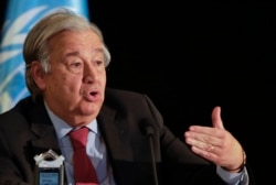 Sekretaris Jenderal PBB Antonio Guterres menghadiri konferensi pers di akhir kunjungannya ke Lebanon, di ibu kota Beirut pada 21 Desember 2021. (Foto: AFP)